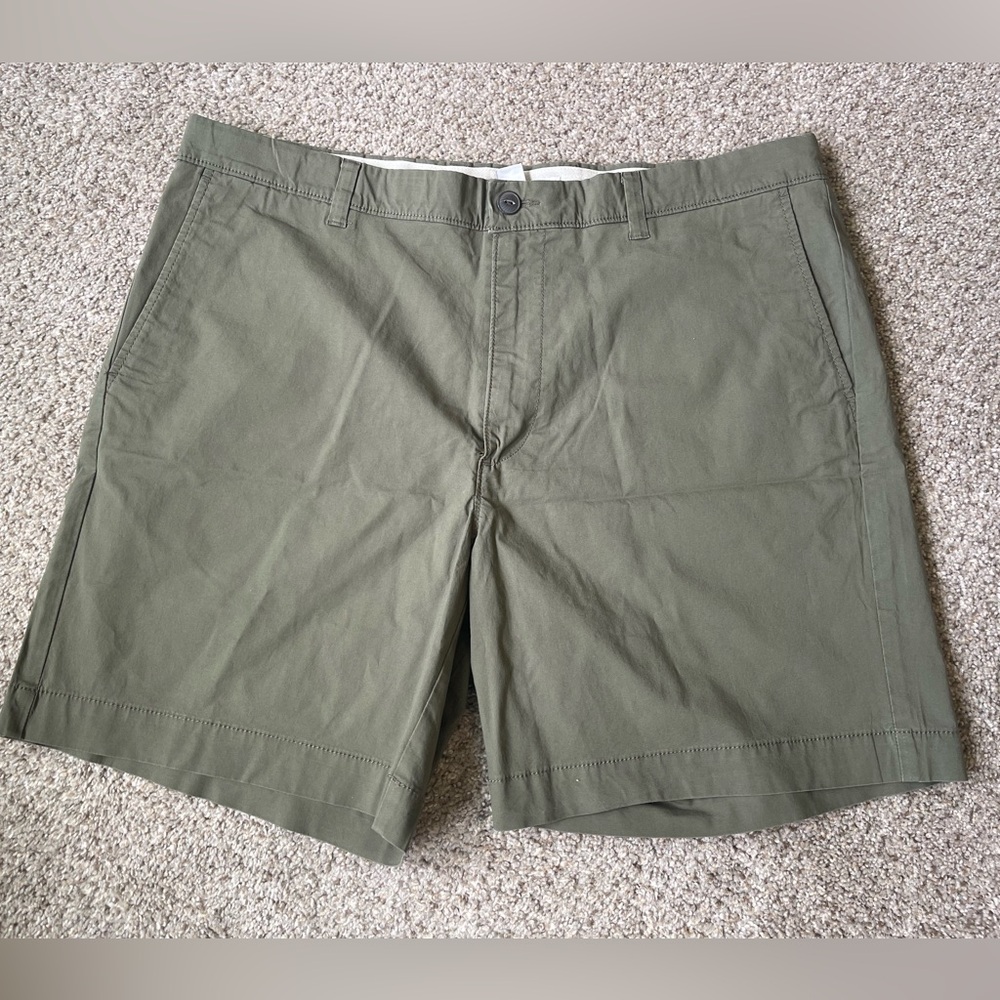 NWOT - Amazon Essentials Men's Regular-Fit 7" Lightweight Stretch Short